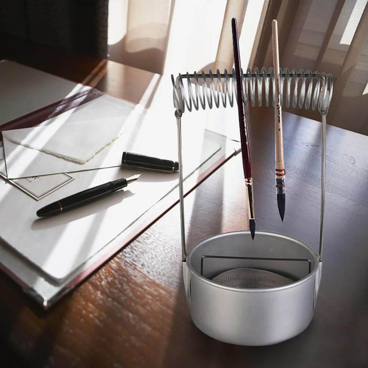 Brush holder with cleaning function